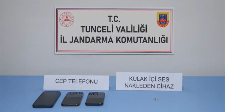 Ehliyet sınavına iç çamaşırındaki kopya düzeneği ile girdi; 2 gözaltı