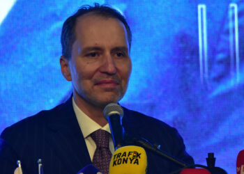 Herke Erbakan hocamızın söylediklerinin birer birer doğru çıktığını söylüyor