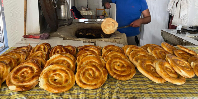 İftar sofralarında tandır ekmeği, sahurda kete