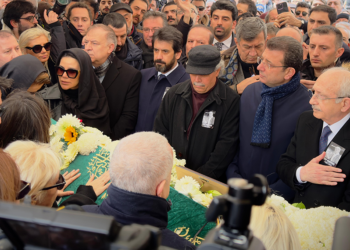 Edip Akbayram son yolculuğuna uğurlandı