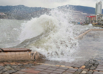 Ege Denizi'nde fırtına alarmı; Meteoroloji uyardı