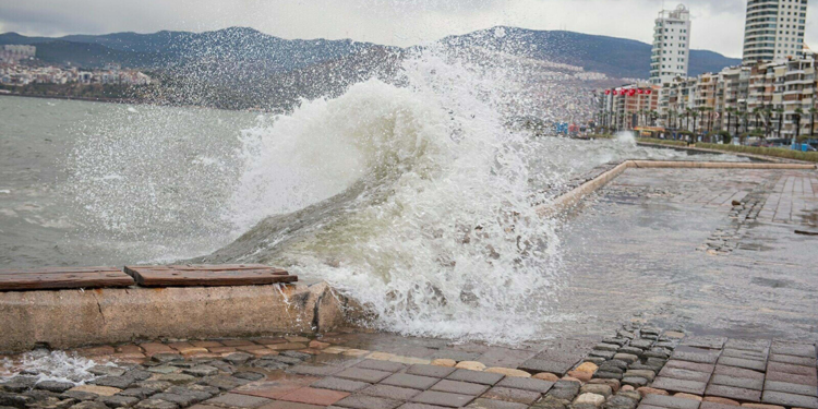 Ege Denizi'nde fırtına alarmı; Meteoroloji uyardı