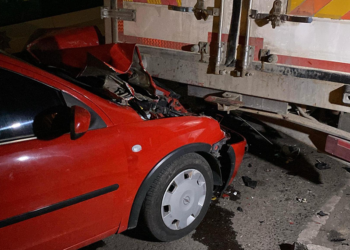 Ehliyetsiz ve alkollü sürücü, kamyona çarptı: 5 yaralı