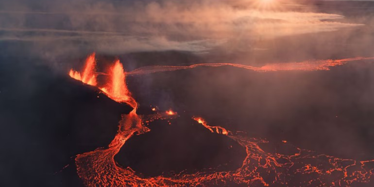 Endonezya'daki Lewotobi Laki Laki Yanardağı'nda patlama