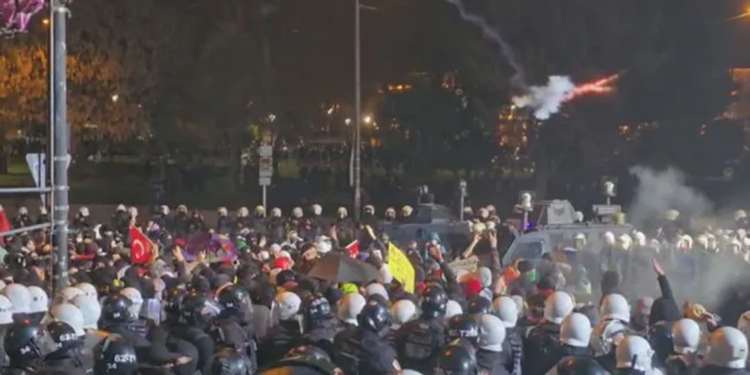 Erdoğan'ın annesine küfür edildi; 43 provokatör yakandı