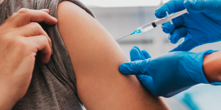 Ergenlik dönemi aşılamaları ihmal edilebiliyor