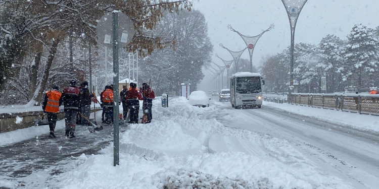 Erzincan'da 524 köy yolu kardan kapandı