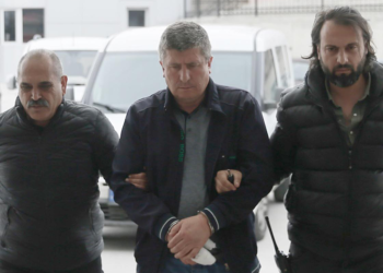 Eşini 14 bıçak darbesiyle öldüren sanığa tahrik indirimi