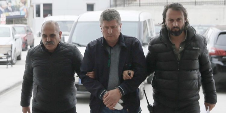 Eşini 14 bıçak darbesiyle öldüren sanığa tahrik indirimi