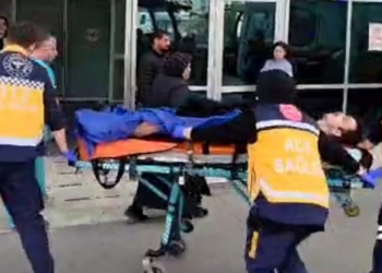 Evinde karşılaştığı kişi ve eşini bıçakladı