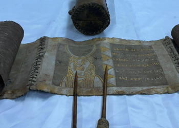 Eyüpsultan’da bin 200 yıllık altın yazmalı Tevrat ele geçirildi