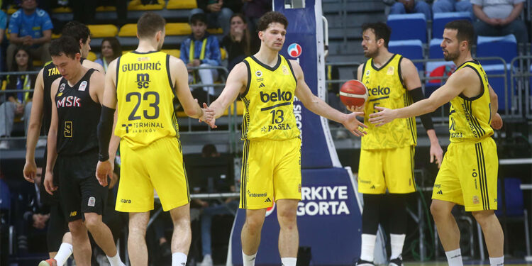 Fenerbahçe Beko Mersin Spor'u mağlup etti