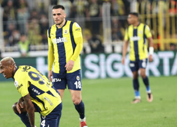 Fenerbahçe'den zirve yarışında önemli kayıp