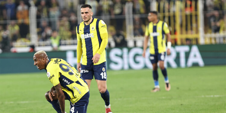 Fenerbahçe'den zirve yarışında önemli kayıp