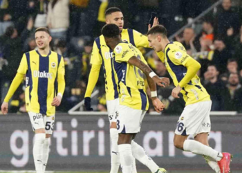 Fenerbahçe, lider Galatasaray ile puan farkını 4’e indirdi
