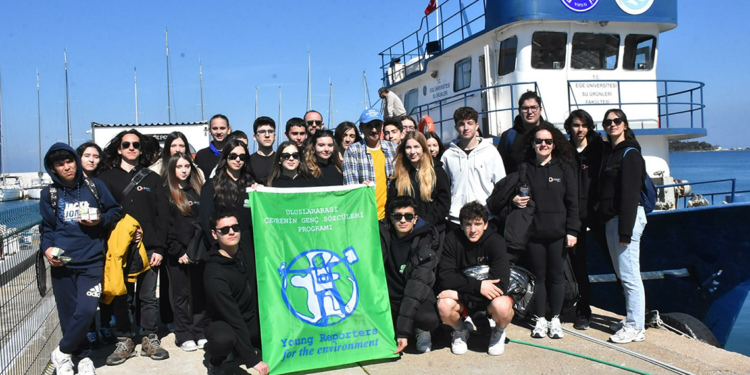Genç çevrecilerden İzmir Körfezi'ni temizleyecek proje önerisi