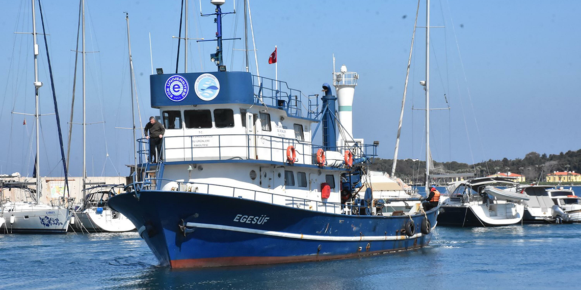 Genç çevrecilerden İzmir Körfezi'ni temizleyecek proje önerisi