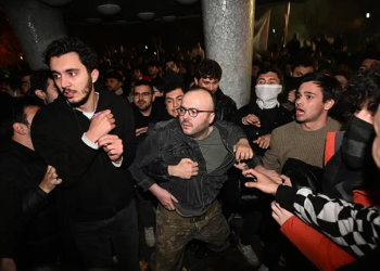 Gösterilerde 16 polis yaralandı, 53 kişiye işlem yapıldı