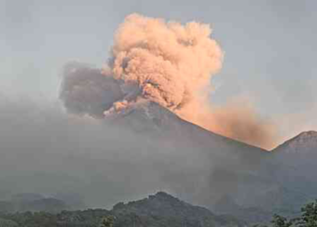 Guatemala'daki Fuego Yanardağı patladı