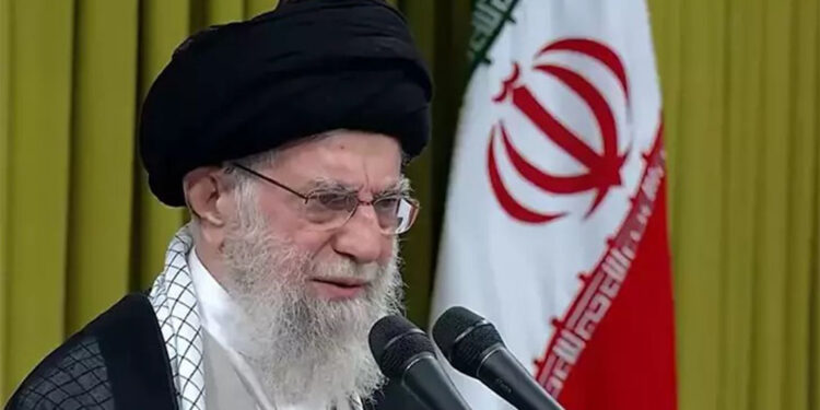 Hamaney'den Trump'a yanıt: ABD tehditlerine devam ederse darbe alır