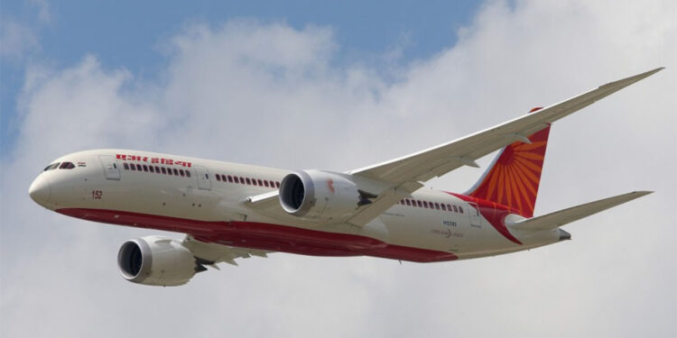 Hindistan-ABD seferini yapan yolcu uçağında bomba ihbarı