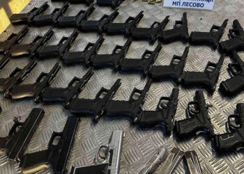 Hollanda'ya giden otomobilde 35 tabanca ele geçirildi