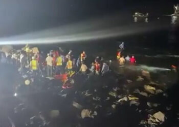 Honduras'ta 17 kişiyi taşıyan uçak denize düştü