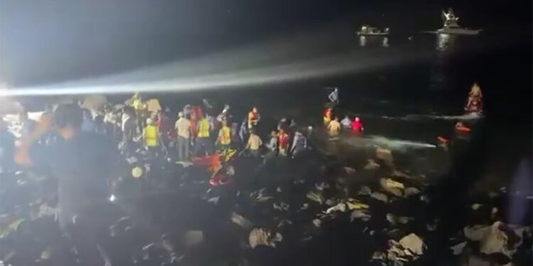 Honduras'ta 17 kişiyi taşıyan uçak denize düştü