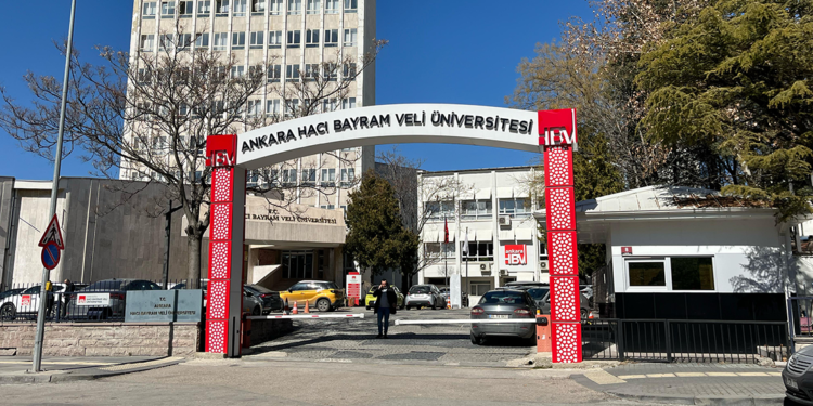 Hacı Bayram Veli Üniversitesi'nde köpek beslemek yasaklandı