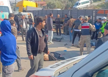 Hatay'da minibüs ile TIR çarpıştı; 6 ölü, 8 yaralı