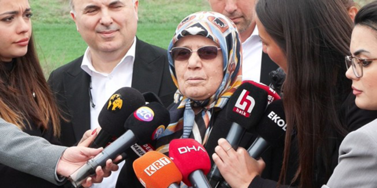 Hava İmamoğlu, oğlu Ekrem İmamoğlu'nu cezaevinde ziyaret etti