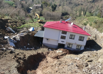 Heyelanda kayan evin zemin araştırılması düzgün yapılmamış