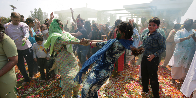 Hindistan'da 'Holi' bahar festivali kutlandı