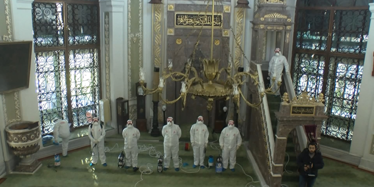 Hırka-i Şerif Camii gül suyuyla temizlendi; yarın ziyarete açılıyor