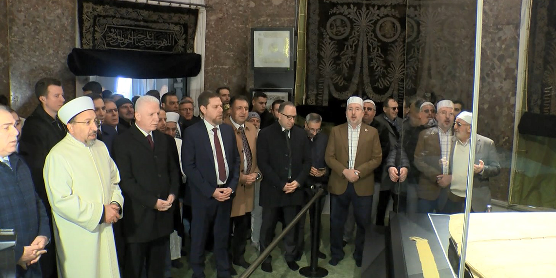 Hırka-i Şerif ziyarete açıldı