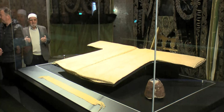 Hırka-i Şerif ziyarete açıldı