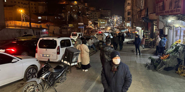 Irak'taki 4.8 büyüklüğündeki deprem Hakkari'den hissedildi