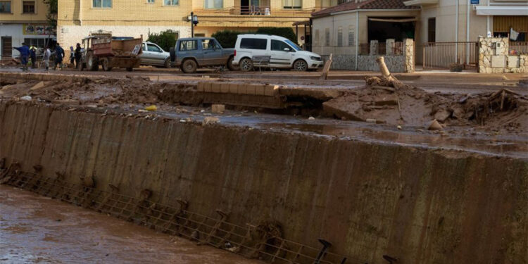 İspanya'da sel alarmı verildi, acil durum ilan edildi