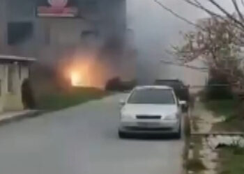 Arnavutköy'de fabrikanın elektrik panosunda çıkan yangın söndürüldü