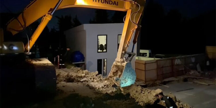 Bahçelievler'de inşaat çalışması sırasında yol çöktü