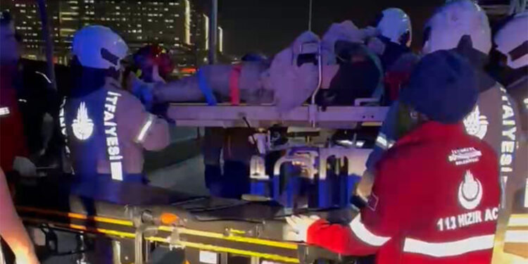 Başakşehir'de otel inşaatında elektrik akımına kapılan işçi hastaneye kaldırıldı