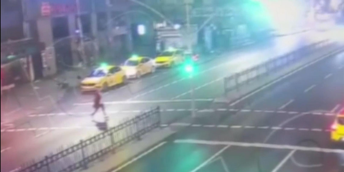 Beşiktaş’ta Glasgow Rangers maçına gelen İskoç taraftarın öldüğü kazanın görüntüleri güvenlik kamerasına saniye saniye yansıdı.