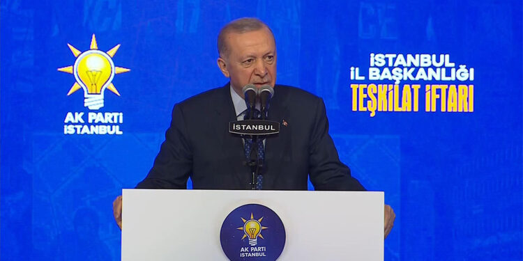 Cesaretiniz varsa bırakın demokrasi ve hukuk işlesin