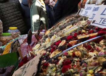 Eminönü'nde iftar alışverişi yoğunluğu