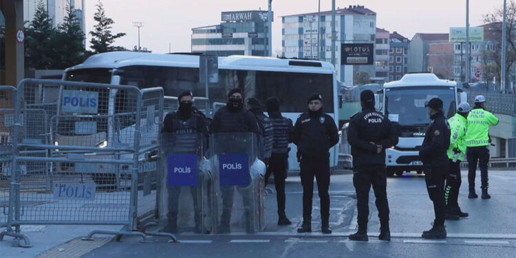 İstanbul'da toplanma ve gösteri yasağı 4 gün uzatıldı