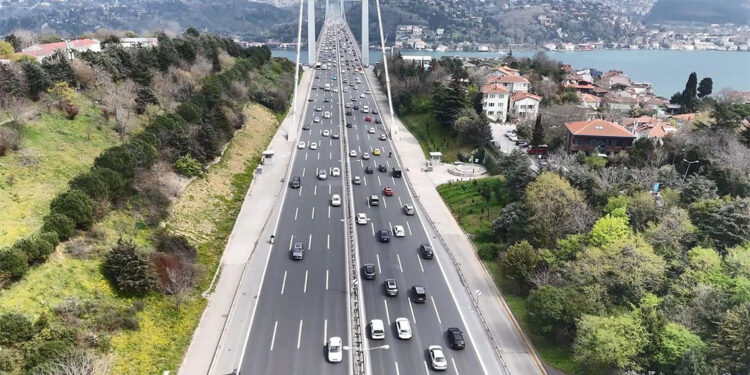 Ramazan Bayramı'nın 1'inci gününde trafik yoğunluğu yaşandı