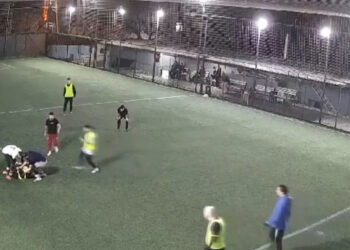 İstanbul'da halı saha maçı sırasında fenalaşan 2 genç hayatını kaybetti