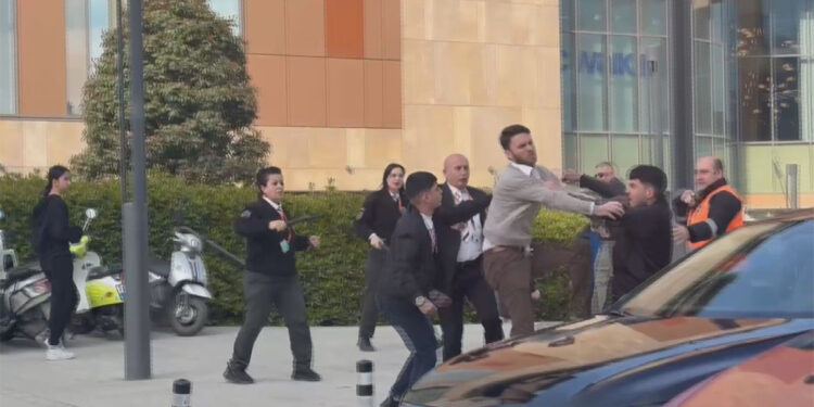 Maltepe'de bıçaklı kavga kamerada