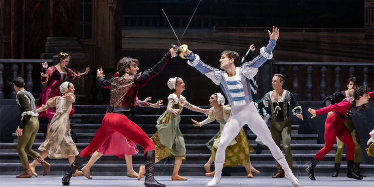 Romeo ve Juliet Balesi AKM'de prömiyerini gerçekleştirdi