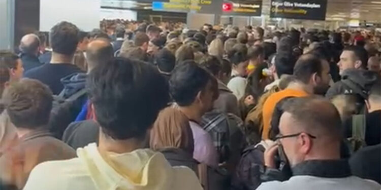 Sabiha Gökçen Havalimanı’nda ‘Polnet’ kuyruğu